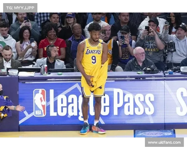 NBA ：雄鹿队126比106大胜湖人，凯文.波特替补表现出色，赛后大赞主教练里弗斯